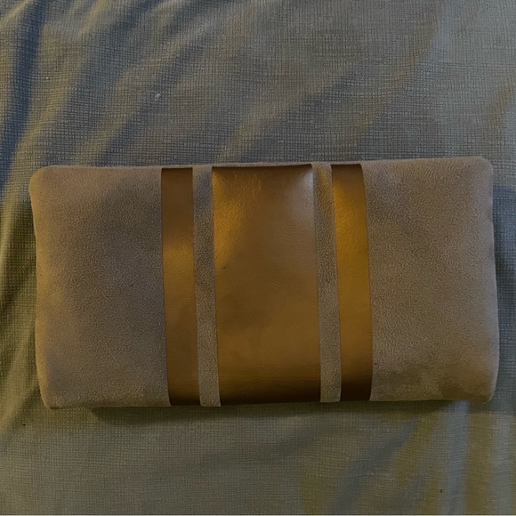 Neiman Marcus Convertible Clutch Tan Shoulder Bag Gold Foil Accent - Picture 10 of 10